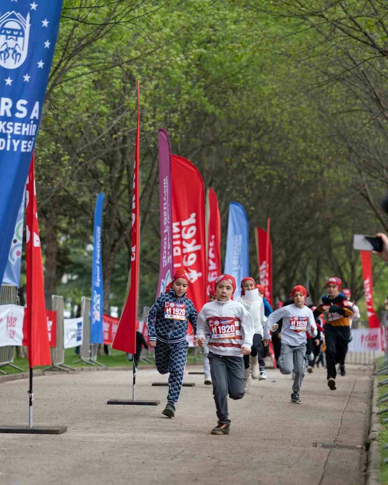 ‘Eker I Run 23 Nisan Çocuk Koşusu’ bayram sevincini sporla buluşturdu 3 eker i run 23 nisan cocuk kosusu bayram sevincini sporla bulusturdu 73b229c889b5