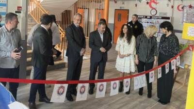 Tophane İlkokulu'nda düzenlenen "Dört Mevsim" adlı sergi, Osmangazi Kaymakamı Sayın