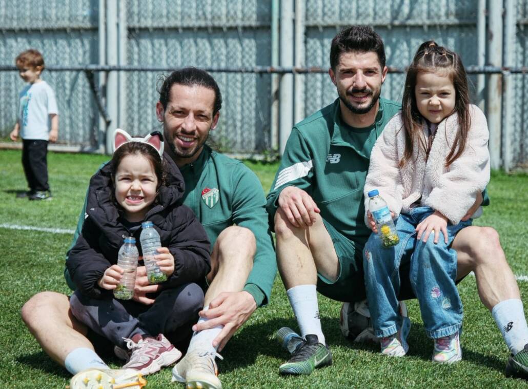 Bursaspor tesislerini çocuklar bastı! 2 ekran resmi 2026 04 23 152506