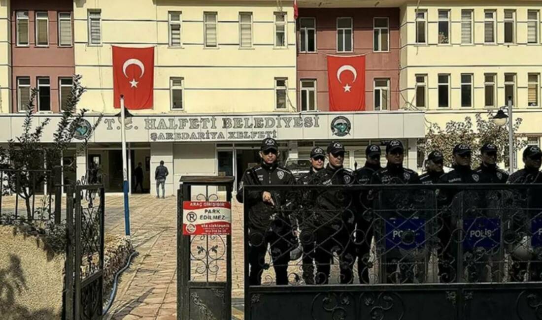Şanlıurfa Halfeti Belediyesi'ne yönelik düzenlenen operasyonda aralarında eski belediye başkanı