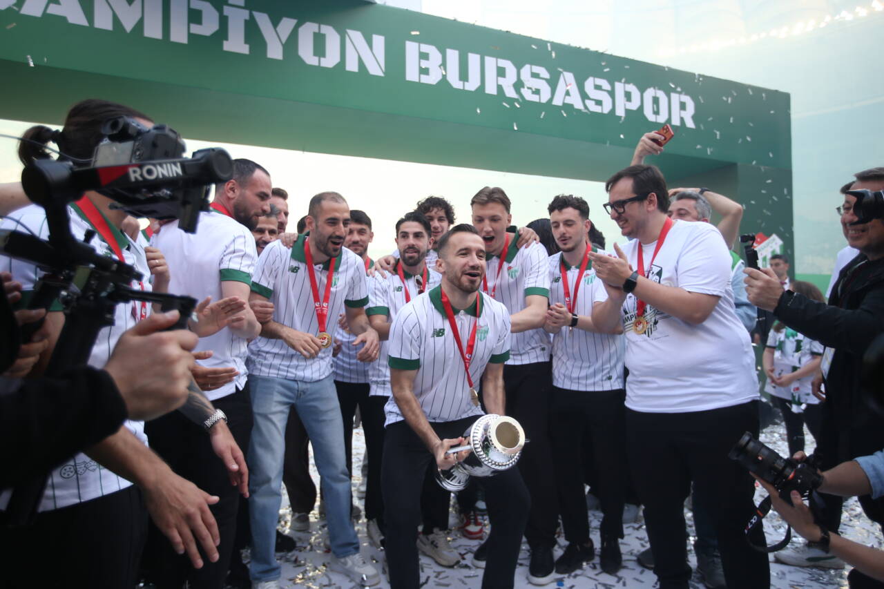 Şampiyon Bursaspor'un bir sezonu böyle geçti 2 emre1318