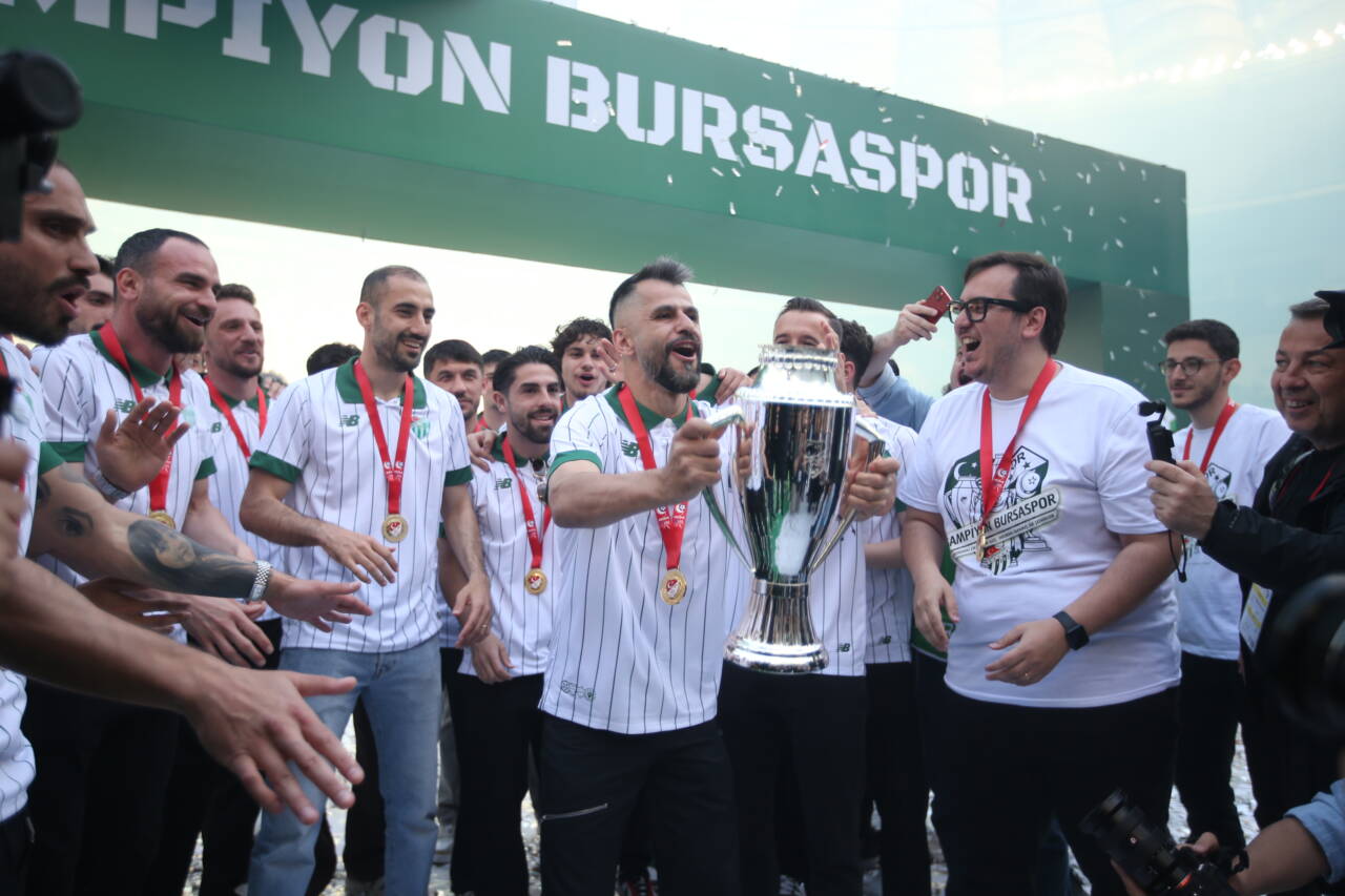 Şampiyon Bursaspor'un bir sezonu böyle geçti 1 emre1325