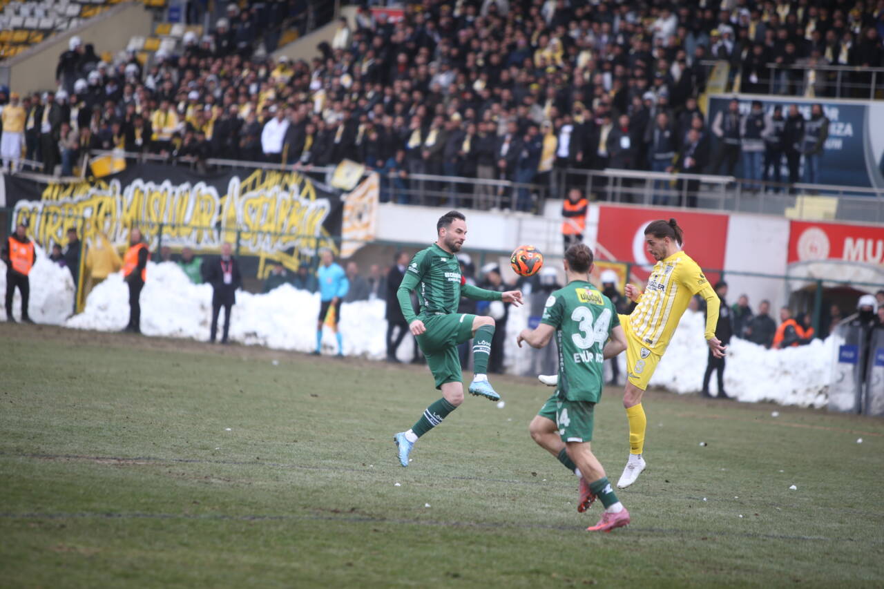 Bursaspor'da cezalı futbolcuların yerine kimler oynayacak? 2 emre2236
