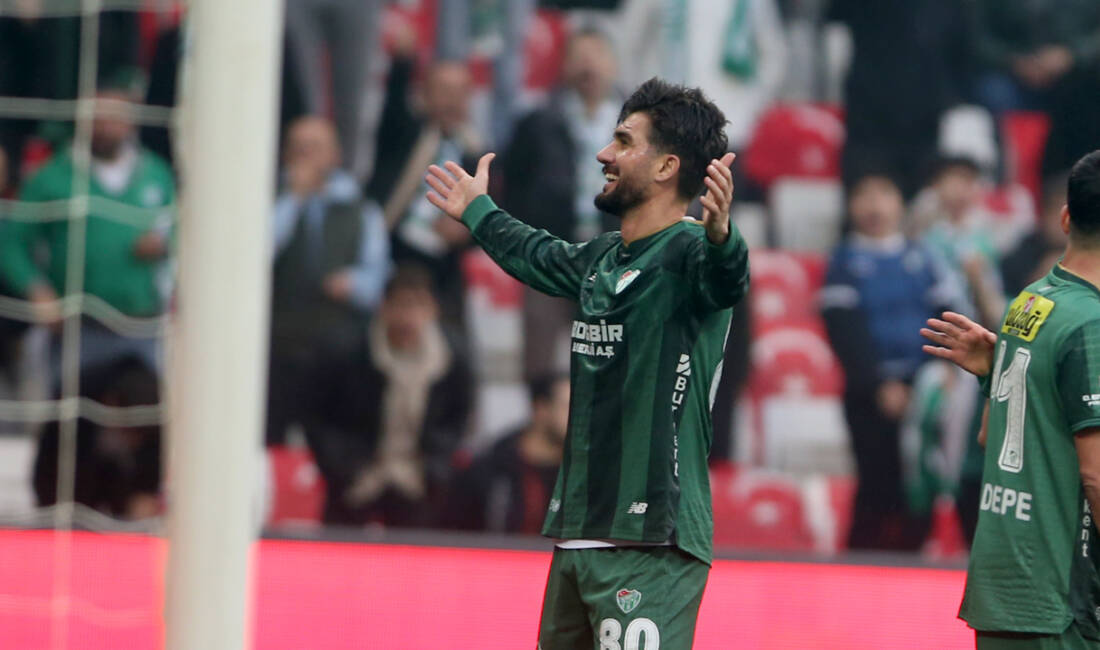 Bursaspor’un yıldızı iddialı konuştu: ‘Bu camianın yeri Avrupa’ Timsah’ın deneyimli kramponu Soner Aydoğdu, yeşil beyazlıların Süper Lig’de zirveyi