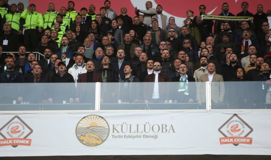 Faruk Çelik’ten Bursaspor maçı sonrası önemli mesaj Eskişehir'deki kritik maçı tribünden takip eden Bursa'nın eski bakanı AK