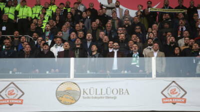 Eskişehir'deki kritik maçı tribünden takip eden Bursa'nın eski bakanı AK
