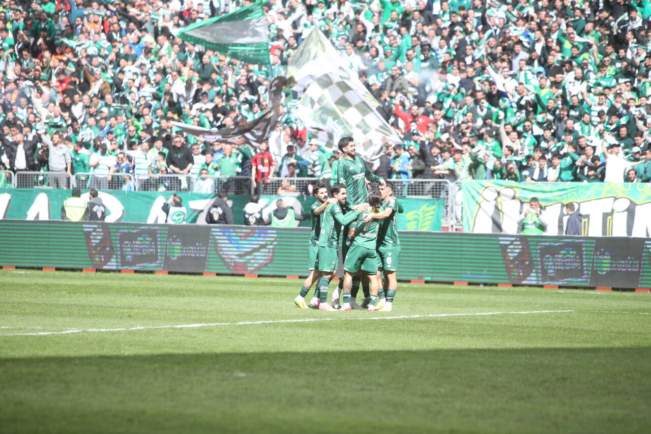 Bursaspor gümbür gümbür geliyor! Bu coşkuyu 6 gün sonra tekrarlamaya hazır mısınız? 5 emre6524 1