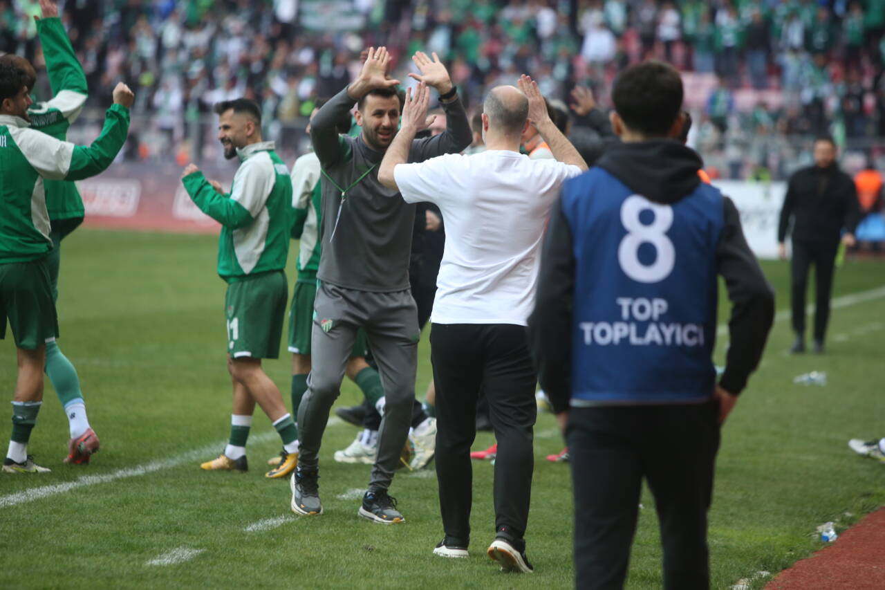 Bursaspor'un hocası Mustafa Er'den sıcağı sıcağına şampiyonluk sözleri 2 emre6797