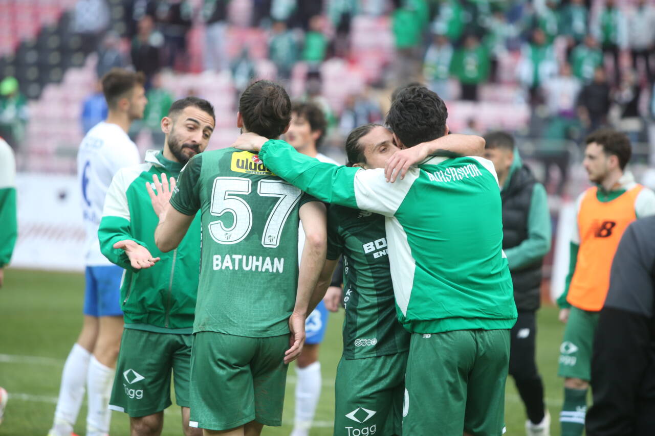 Bursaspor futbolcunun 2 ay 11 günlük hasreti bitti 2 emre6814