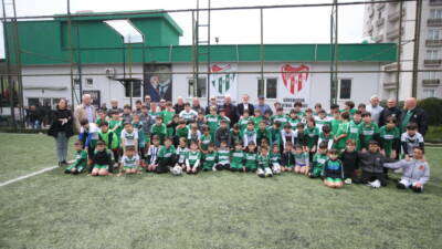 Bursaspor’un efsane kaptanı Sedat Özden’in ‘Dünden Bugüne Bursaspor. Efsanenin Hayatı