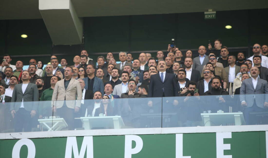 Faruk Çelik’ten şampiyonluk sözleri; ‘İki yıldır gece gündüz demeden büyük emek verildi’ Bursaspor Başkanı Enes Çelik'in babası Bursa'nın eski Bakanı AK Parti