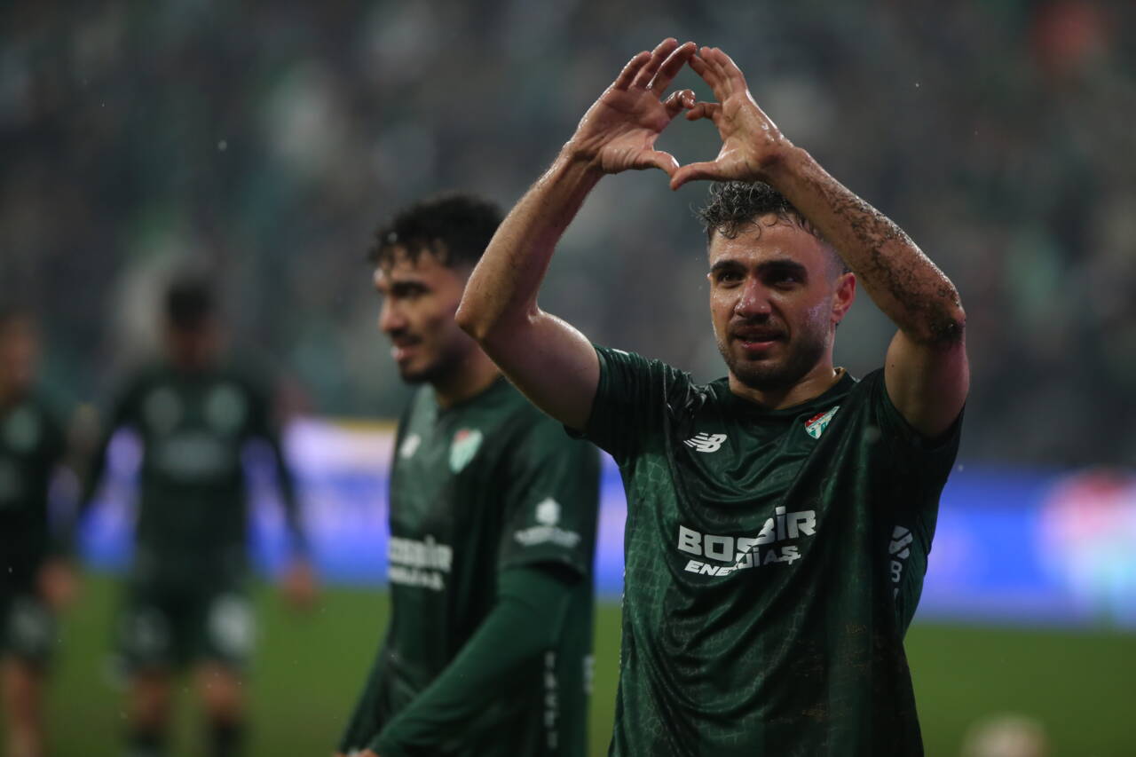 Bursaspor'da kariyer sezonu yaşayan futbolcuya 2 gol daha lazım! 4 emre7540