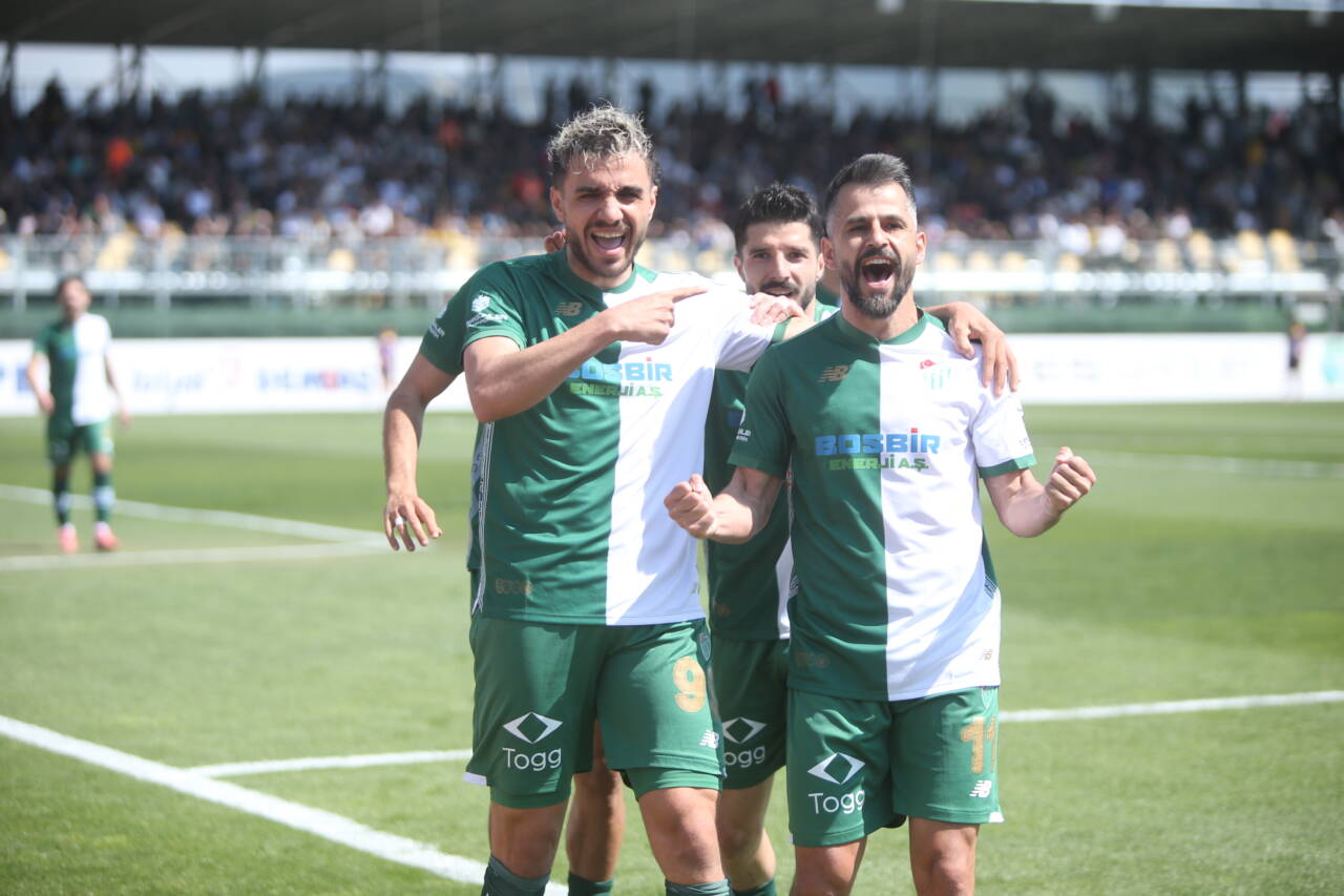 Bursaspor'dan bir ilk daha! Türkiye'de geçen olmadı... 4 emre8783