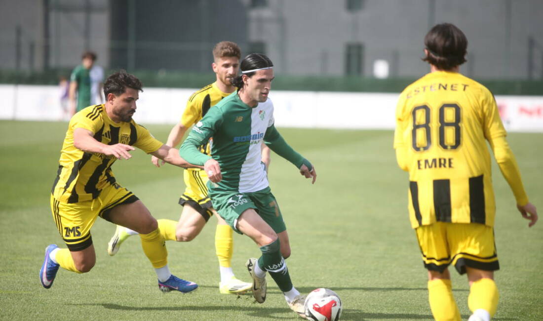 Bursaspor'un 80 puanla şampiyon olarak 1.Lig'e yükseldiği 2.Lig Kırmızı Grup'ta