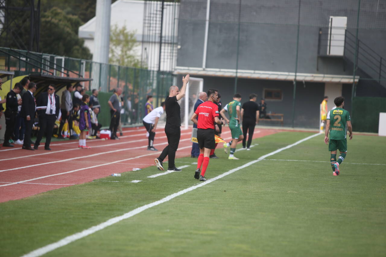Bursaspor'un hocası Mustafa Er'den 1.Lig kadrosuyla ilgili önemli ipuçları 5 emre9087