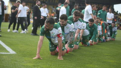 Şampiyon Bursaspor, 2.Lig'e Aliağa karşısında 5-0'lık galibiyetle veda etti. Olay