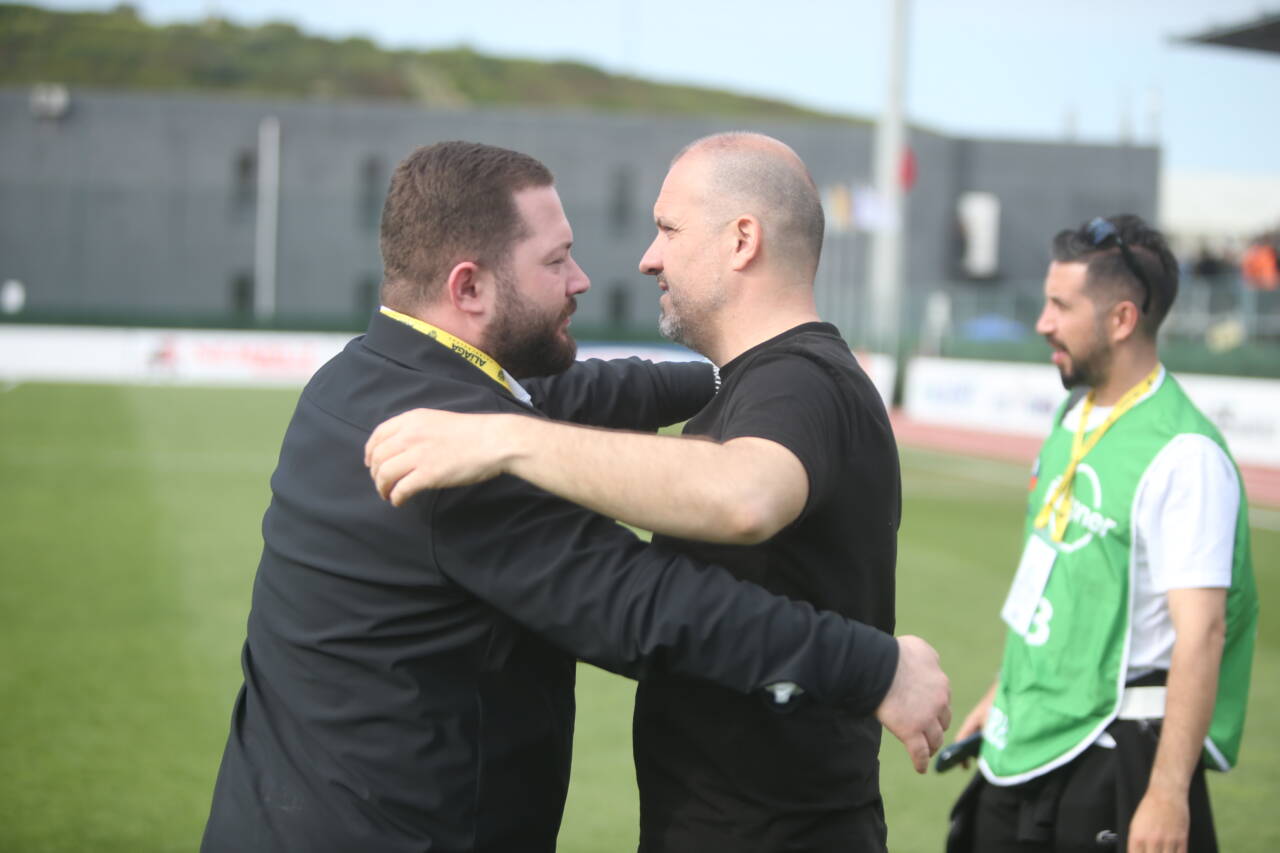 Bursaspor'un hocası Mustafa Er'den 1.Lig kadrosuyla ilgili önemli ipuçları 4 emre9379