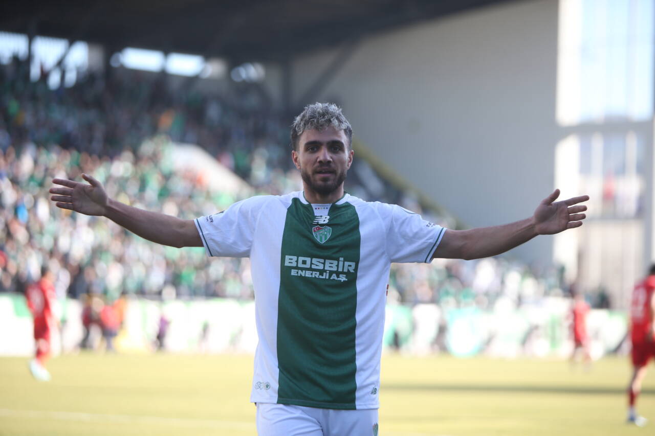 Bursaspor'da kariyer sezonu yaşayan futbolcuya 2 gol daha lazım! 3 emre9577