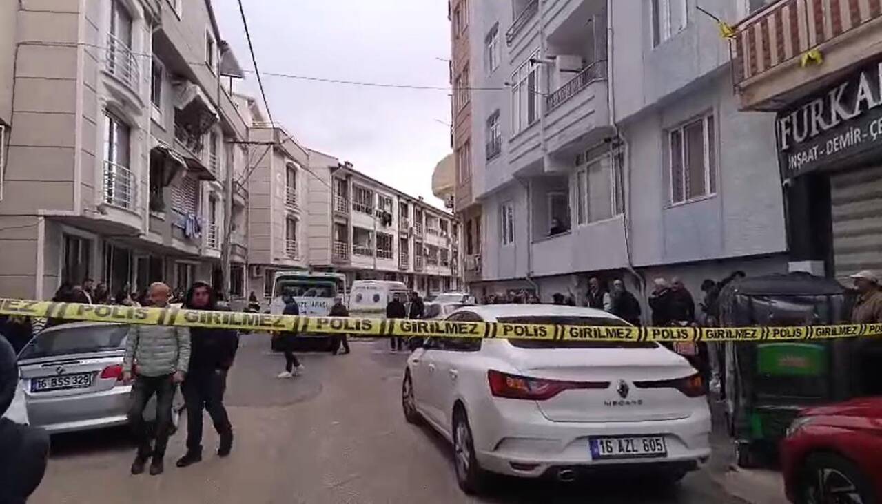 Bursa'da kadın cinayeti 2 evinde bogazi kesilerek olduruldu1254716373370