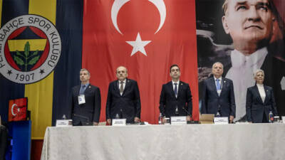 Fenerbahçe Kulübü’nün borcu 27 milyar 293 milyon lira olarak açıklandı.