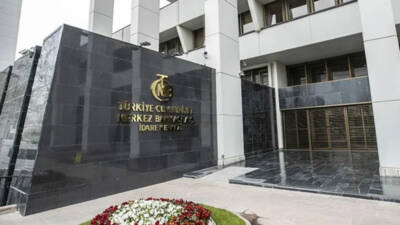 Türkiye Cumhuriyet Merkez Bankası politika faizini yüzde 37'de sabit tuttu.