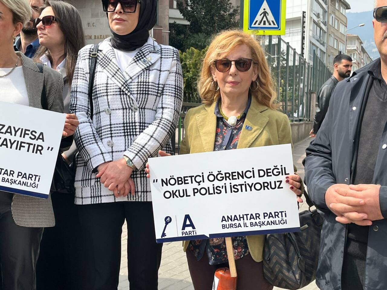 Anahtar Parti Bursa örgütünden okullarda şiddete tepki 3 ffd38d58 15b5 4963 ab20 57dae21d4277