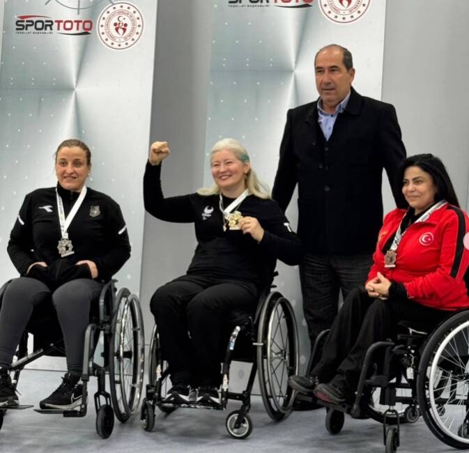 Bursalı milli sporcudan altın madalya Dünya rekoru sahibi Bursalı paralimpik milli sporcu Aysel Özgan Para