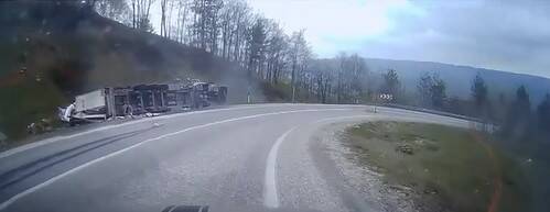 freni bosalan tirin virajda devrildigi kaza kamerada 5cf04bab8e2f