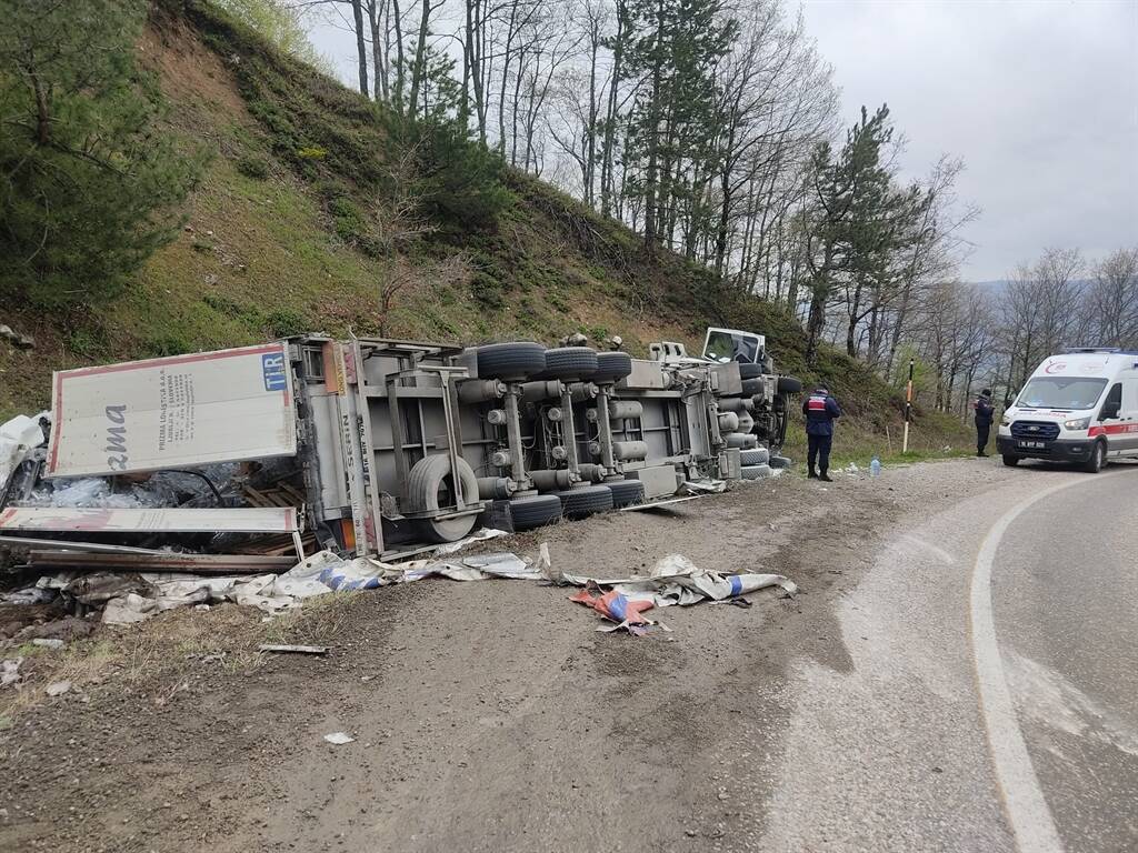 freni bosalan tirin virajda devrildigi kaza kamerada ed08ad923fad