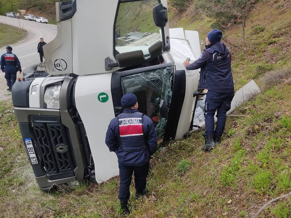 freni bosalan tirin virajda devrildigi kaza kamerada f865bae7f714