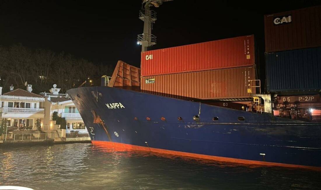 Boğaz’da facianın eşiğinden dönüldü Karadeniz’den İstanbul Boğazı’na giriş yapan Türk bayraklı "KAPPA" isimli konteyner