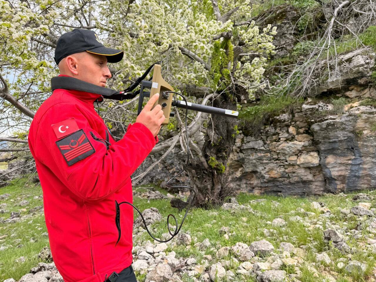 Gülistan Doku soruşturması: Her yer taranıyor... 3 gulistan dokunun cansiz bedenine ulasmak icin jak ve jasat ekiplerinden genis capli arama 085993ac1048