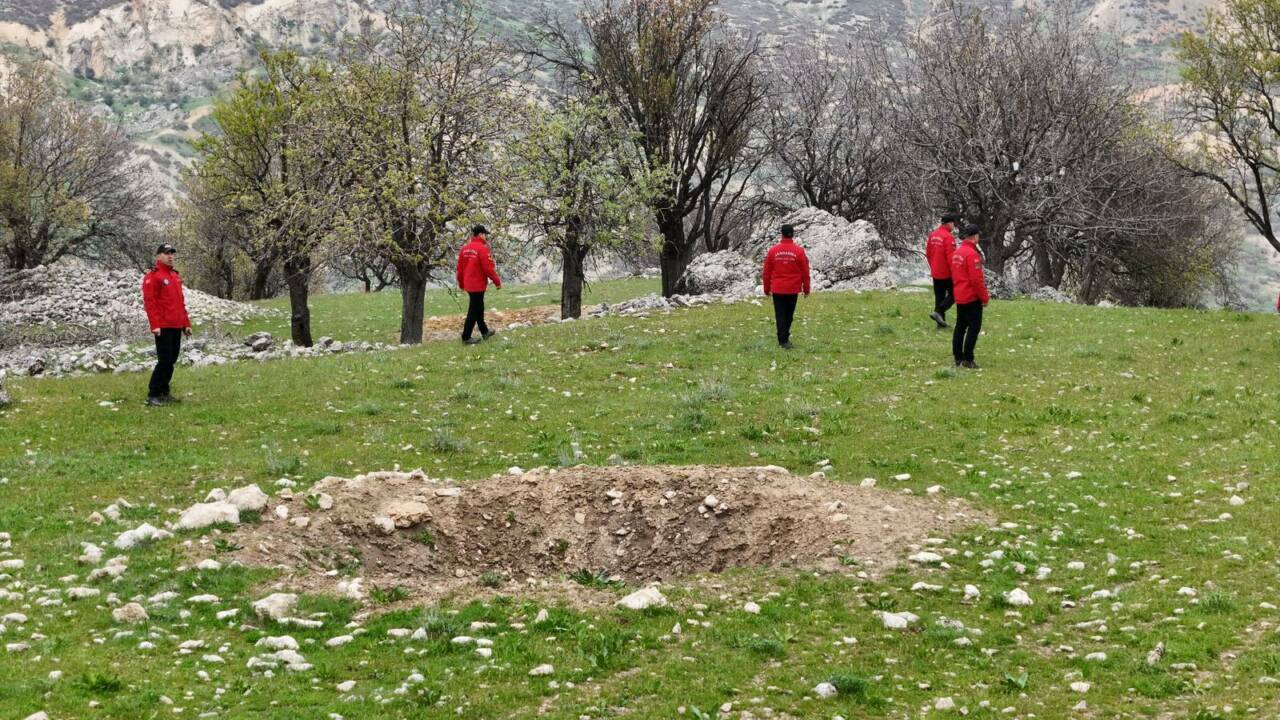 Gülistan Doku soruşturması: Her yer taranıyor... 6 gulistan dokunun cansiz bedenine ulasmak icin jak ve jasat ekiplerinden genis capli arama acde4432d47b