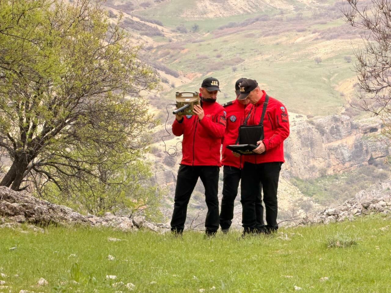 Gülistan Doku soruşturması: Her yer taranıyor... 1 gulistan dokunun cansiz bedenine ulasmak icin jak ve jasat ekiplerinden genis capli arama f2ec618b6f00