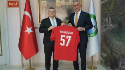Türkiye Futbol Federasyonu (TFF) Başkanı İbrahim Ethem Hacıosmanoğlu ve beraberindeki