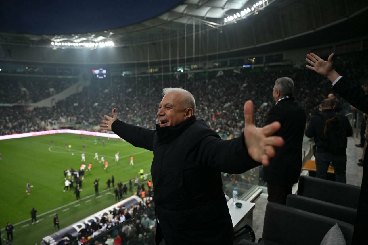 Mustafa Bozbey'den Bursaspor paylaşımı:'Aranızda olamasam da kupa törenini de takip edeceğim' 1 hftke qw4aapgqt