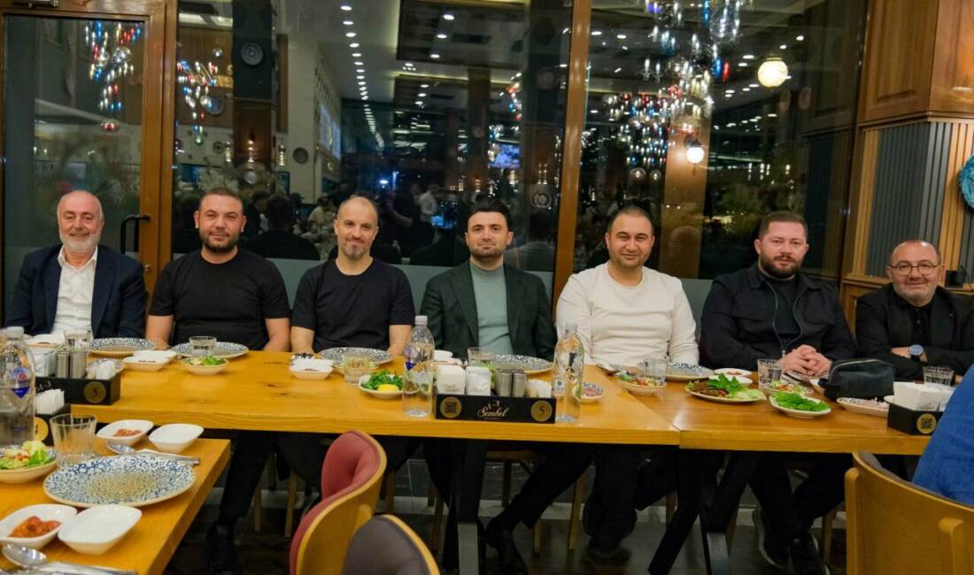 Bursaspor’da Ankara Demir maçı öncesi moral yemeği Yeşil beyazlı yönetim, teknik heyet ve futbolcular Ankara Demirspor maçı