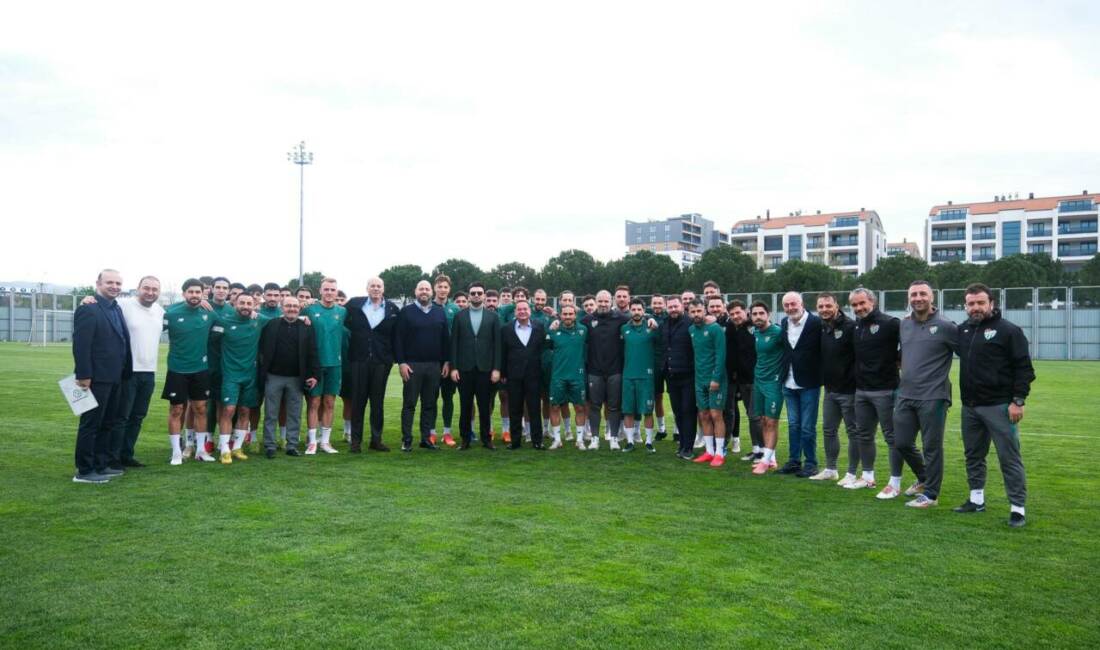 Bursaspor’a şampiyonluk yolunda Levent Kızıl’dan tam destek Yeşil beyazlı kulübün unutulmaz başkanı Levent Kızıl'la beraber, eski yönetim