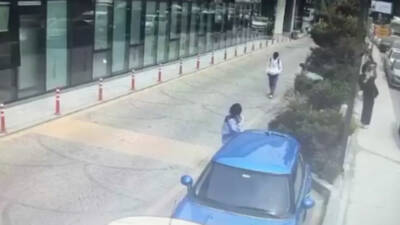 İstanbul'da bir genç kız aracına bindiği sırada bıçaklı ve maskeli