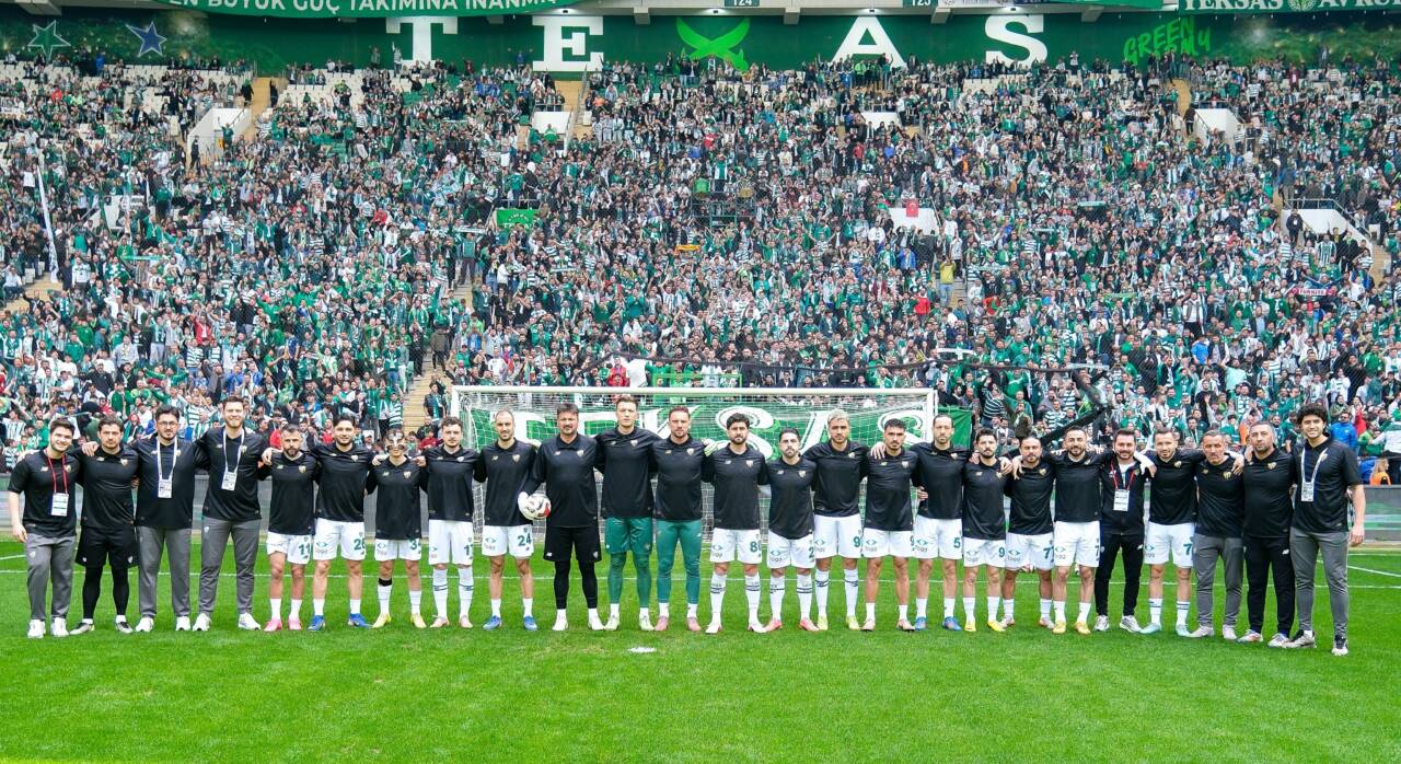 Bursaspor'un şampiyonluk maçından akılda kalanlar 4 hgq8qrxwiaaivsz 1