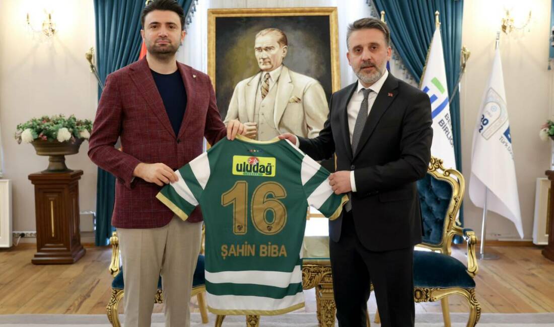 Bursaspor Başkanı Çelik’i ağırlayan Şahin Biba; ‘Çok yakında müjdeleri paylaşacağız’ Başkan Çelik ve yönetim kurulu üyeleri, Bursa Büyükşehir Belediye Başkan