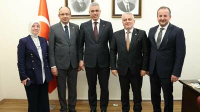 AK Parti Bursa Milletvekilleri Refik Özen, Emine Yavuz Gözgeç, Mustafa