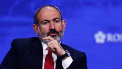 Ermenistan Başbakanı Nikol Paşinyan, Erivan’da düzenlenen yürüyüşte Türk bayrağının yakılmasını