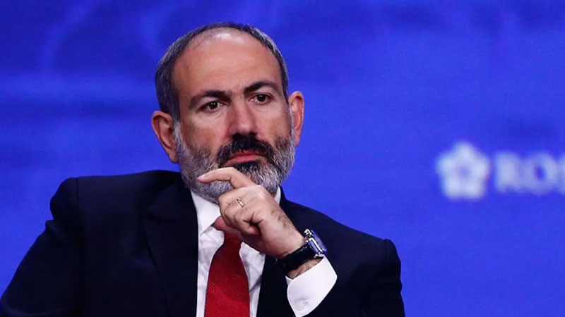 Ermenistan’da Türk bayrağı yıkıldı Ermenistan Başbakanı Nikol Paşinyan, Erivan’da düzenlenen yürüyüşte Türk bayrağının yakılmasını