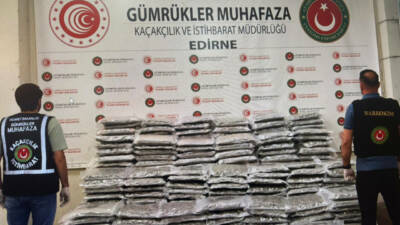 Gümrükler Muhafaza ekipleri, Edirne ve İstanbul'da yürüttükleri 2 ayrı operasyonda,
