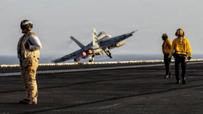 İran'da cuma günü düşürülen ABD savaş uçağının kaybolan pilotunun Amerikan