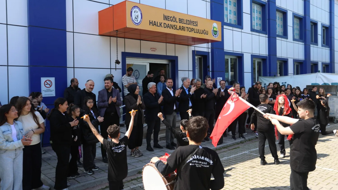 İnegöl Belediyesi halk dansçıları Bursa'da 3 birincilik kazandı 1 inegol