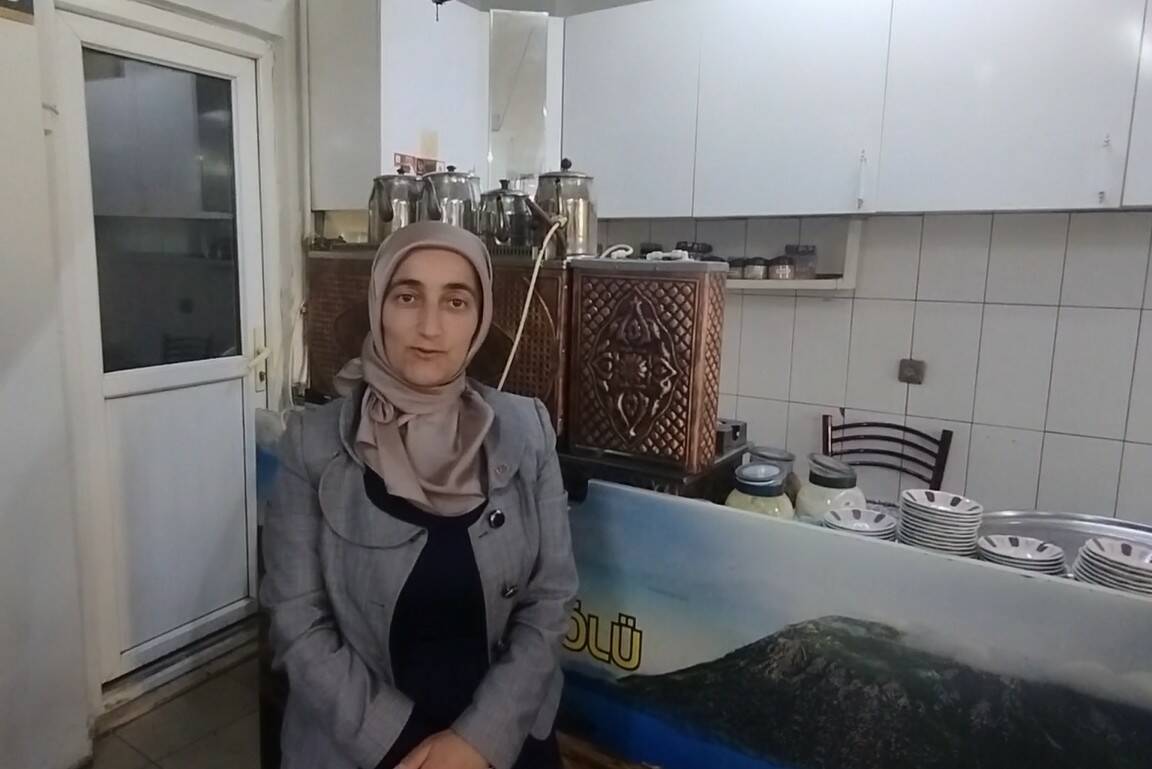 kadin muhtar secim vaadini yerine getirdi kadinlar kahveye erkekler eve gitti ca3bc972613c