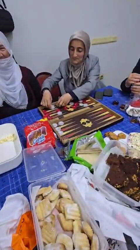 kadin muhtar secim vaadini yerine getirdi kadinlar kahveye erkekler eve gitti f2d3f4a8cfa3