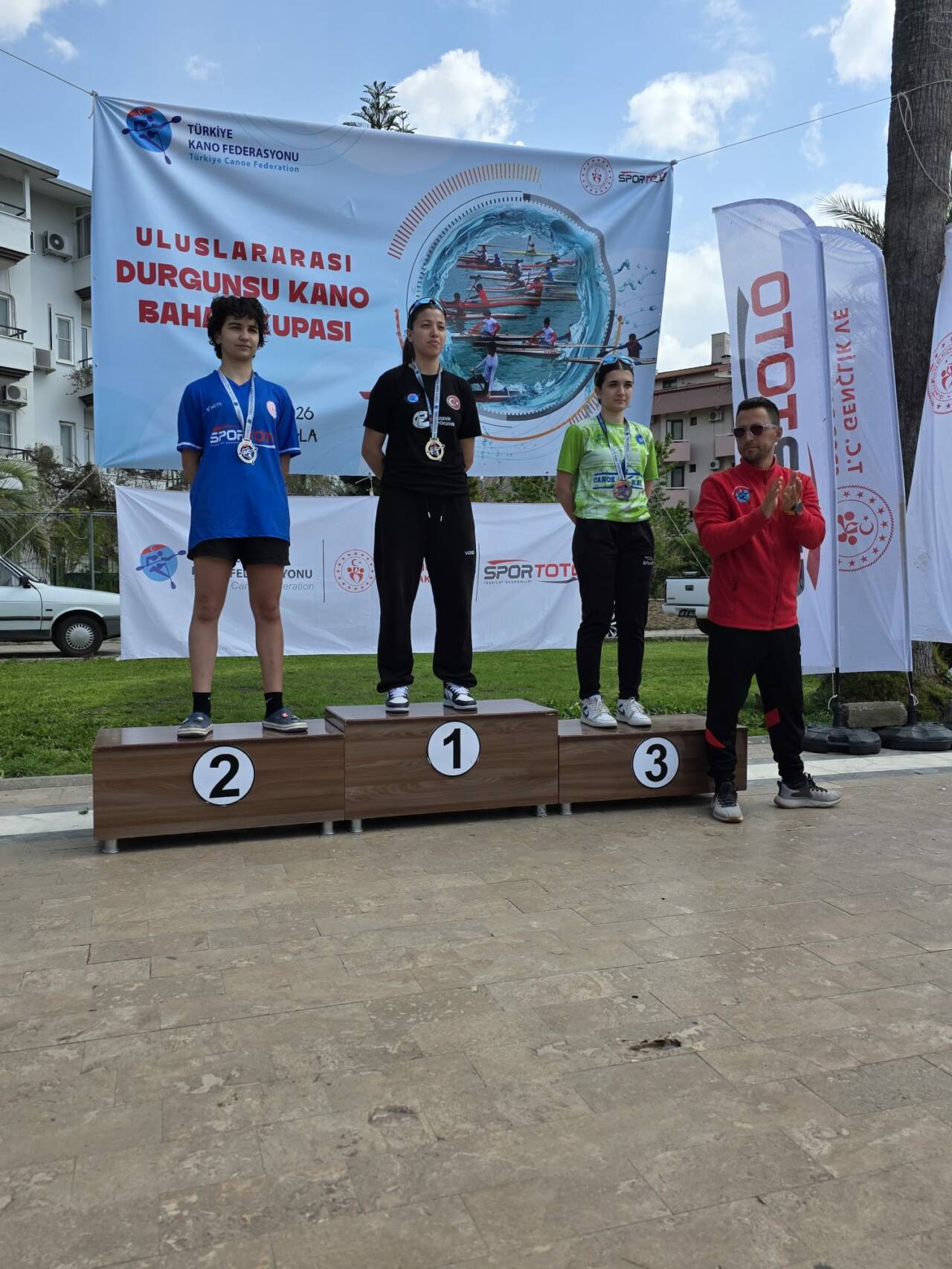 Bursa Büyükşehir Belediyesporlu kanocular yine kürsüde 6 Bursa Büyükşehir Belediyesporlu kanocular yine kürsüde